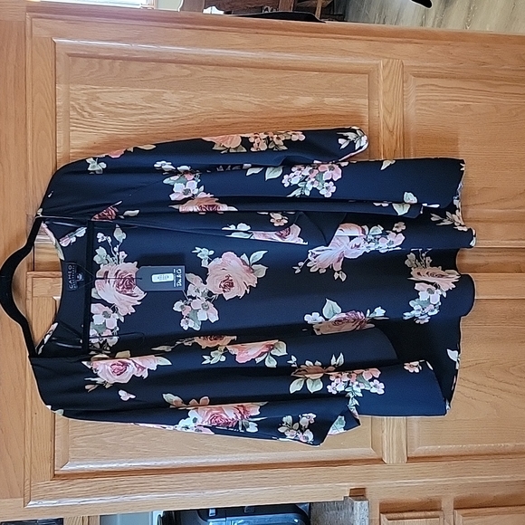 Dia & Co Tops - 2X Black Floral Kimono Cardigan